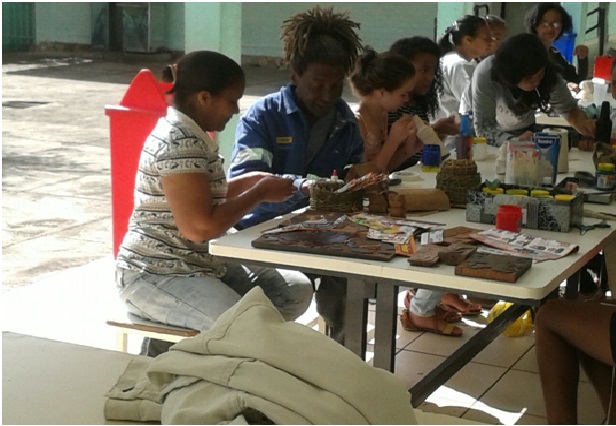 A Escola Estadual Professor Soares Ferreira, de Mariana, promove oficinas de artesanato, dança e esportes, valorizando as habilidades específicas de cada participante. Foto: Divulgação